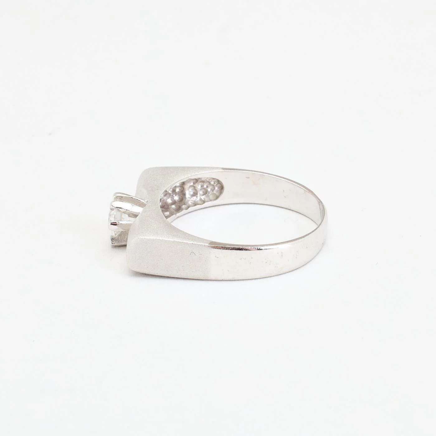 Geometrisk solitärring i 14K vitt guld med en zirkonia strl. 18.1 / strl. 57 - Image 5