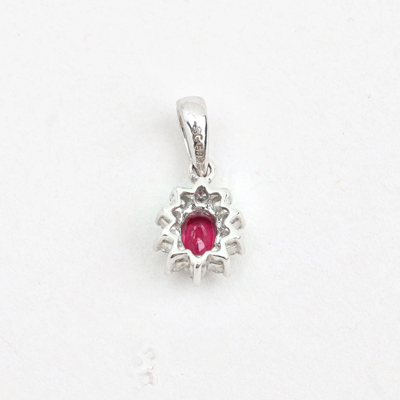 Klassisk roshänge med diamant (0.05 ct) i 14K vitt guld med en rubin, 1.5 cm, 0.6 g - Image 3
