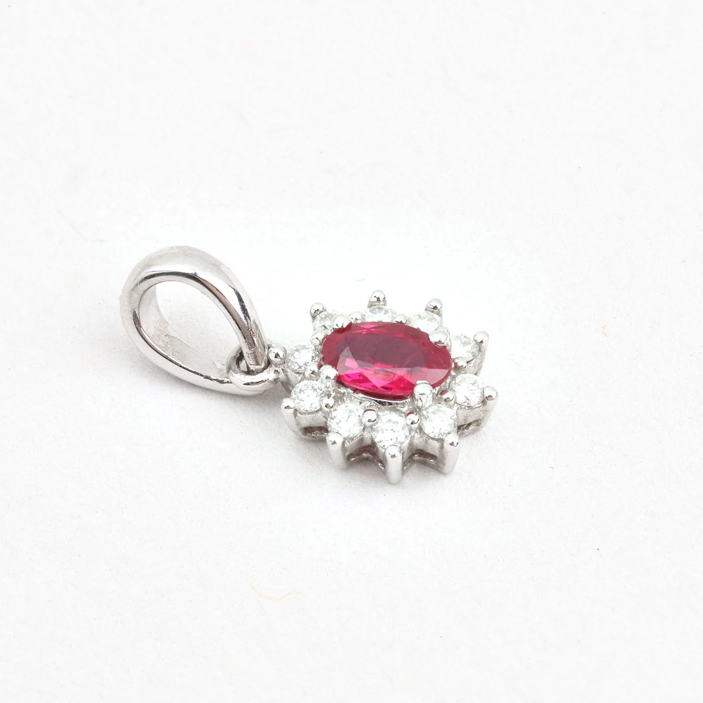 Klassisk roshänge med diamant (0.05 ct) i 14K vitt guld med en rubin, 1.5 cm, 0.6 g - Image 4