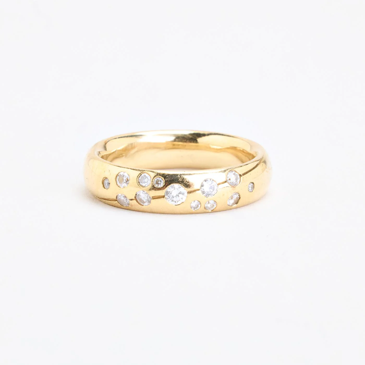 Vigselring med diamant (0.12 ct) i 14K guld strl. 17.2 / strl. 54