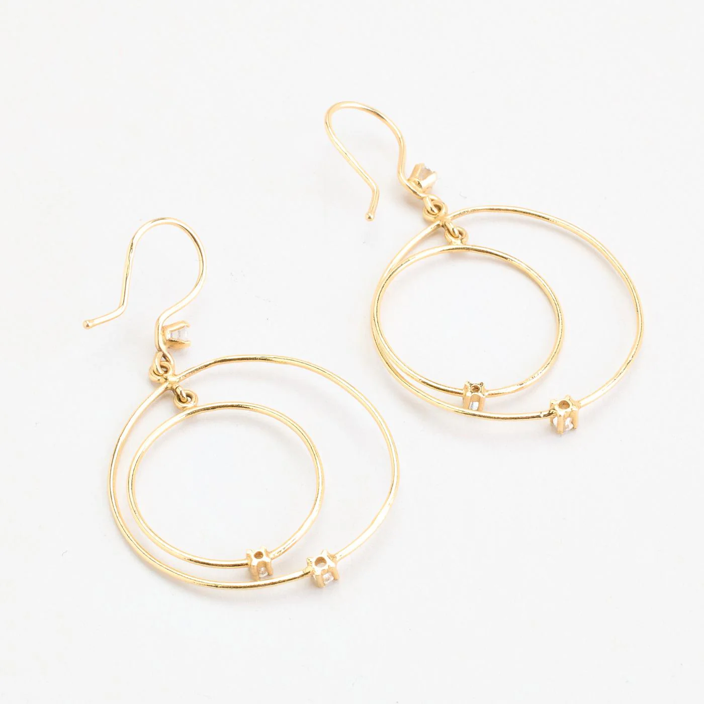 Dubbelt långa örhängen i 14K guld med en zirkonia, 4.5 cm, - Image 4