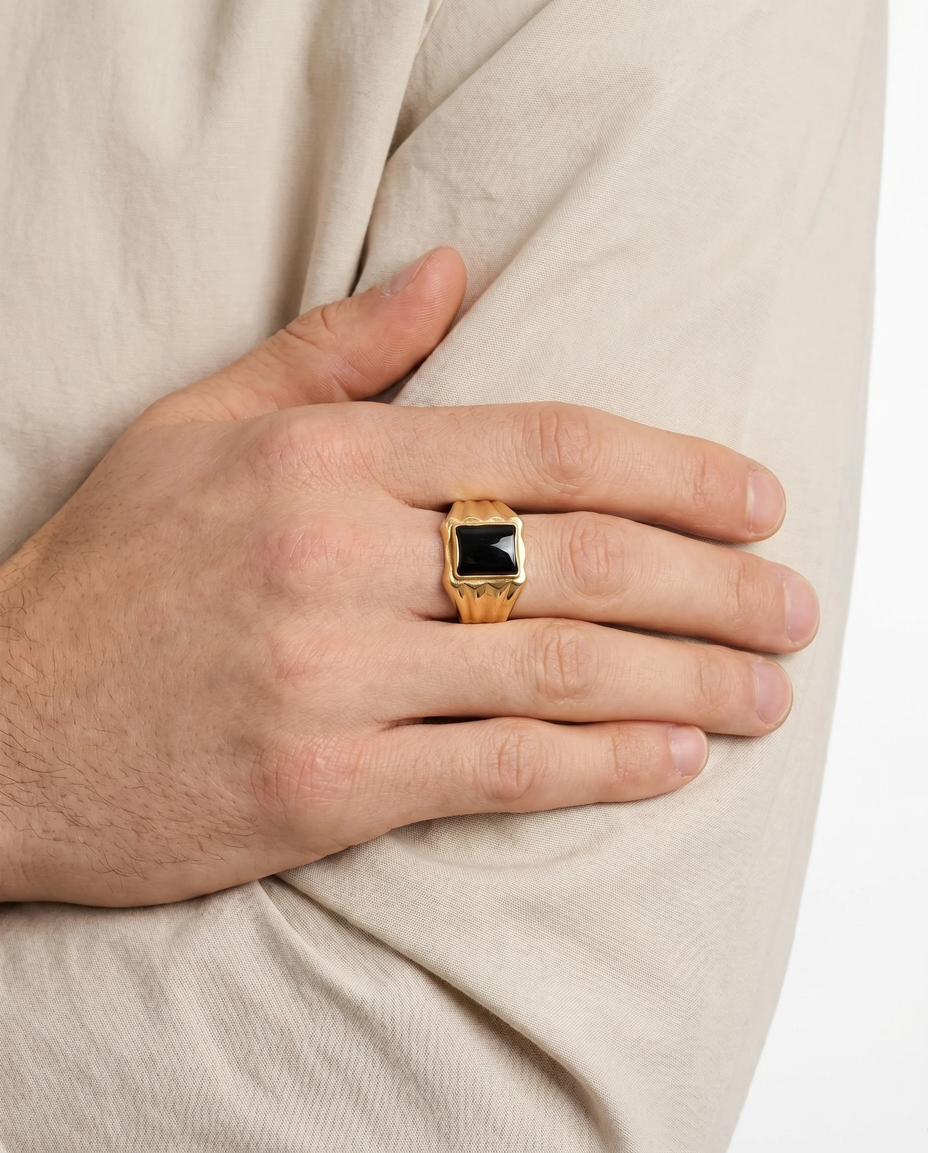 Mönstrad klackring i 14K guld med en onyx strl. 20.4 / strl. 64 - Image 2