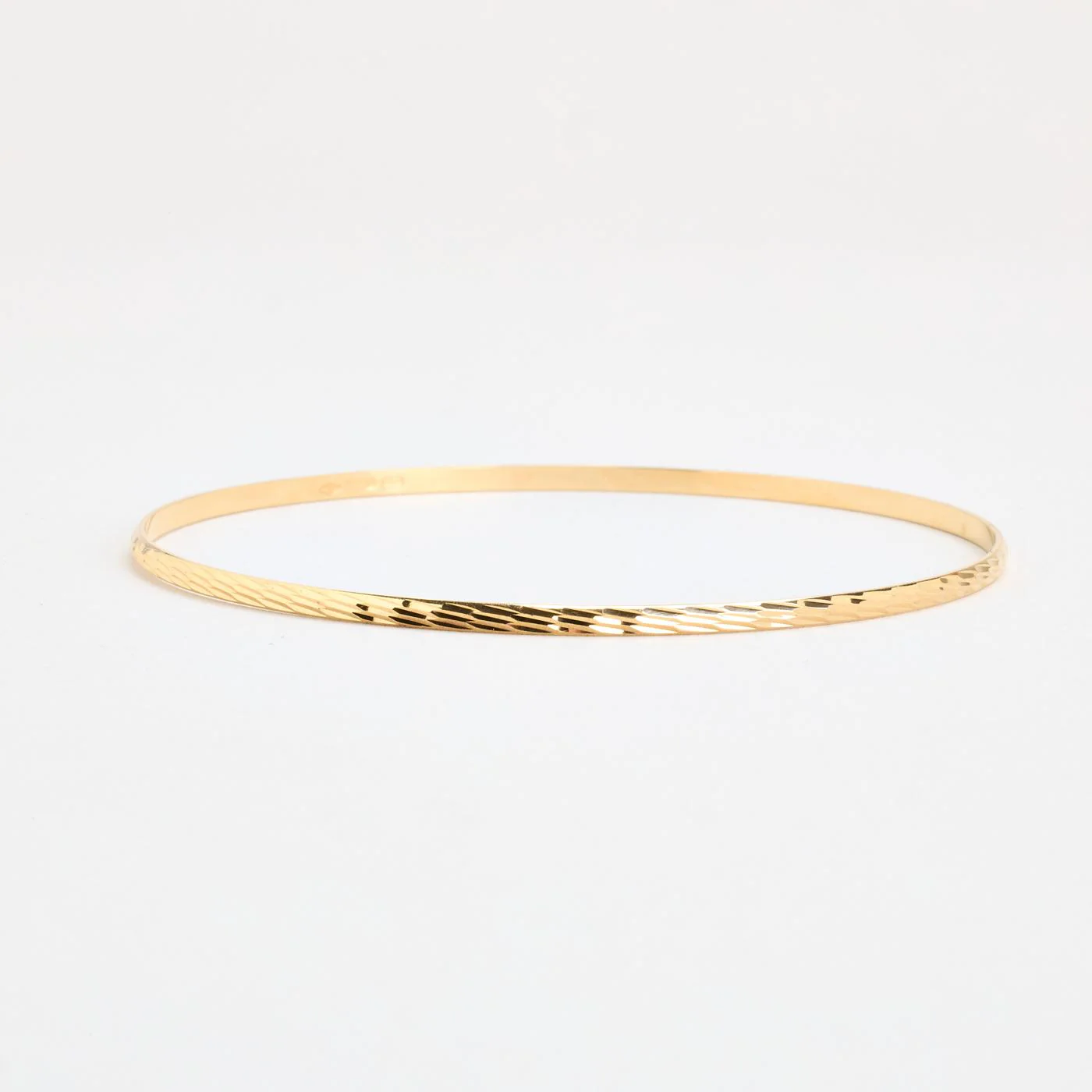 Mönstrad fast armring i 18K guld, 6.5 cm, 5.3 g