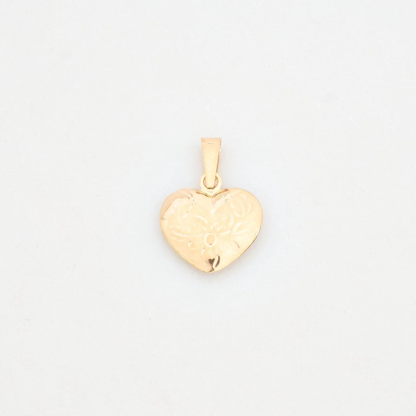 Mejslad Hjärthänge i 8K guld, 2 cm, 0.91 g