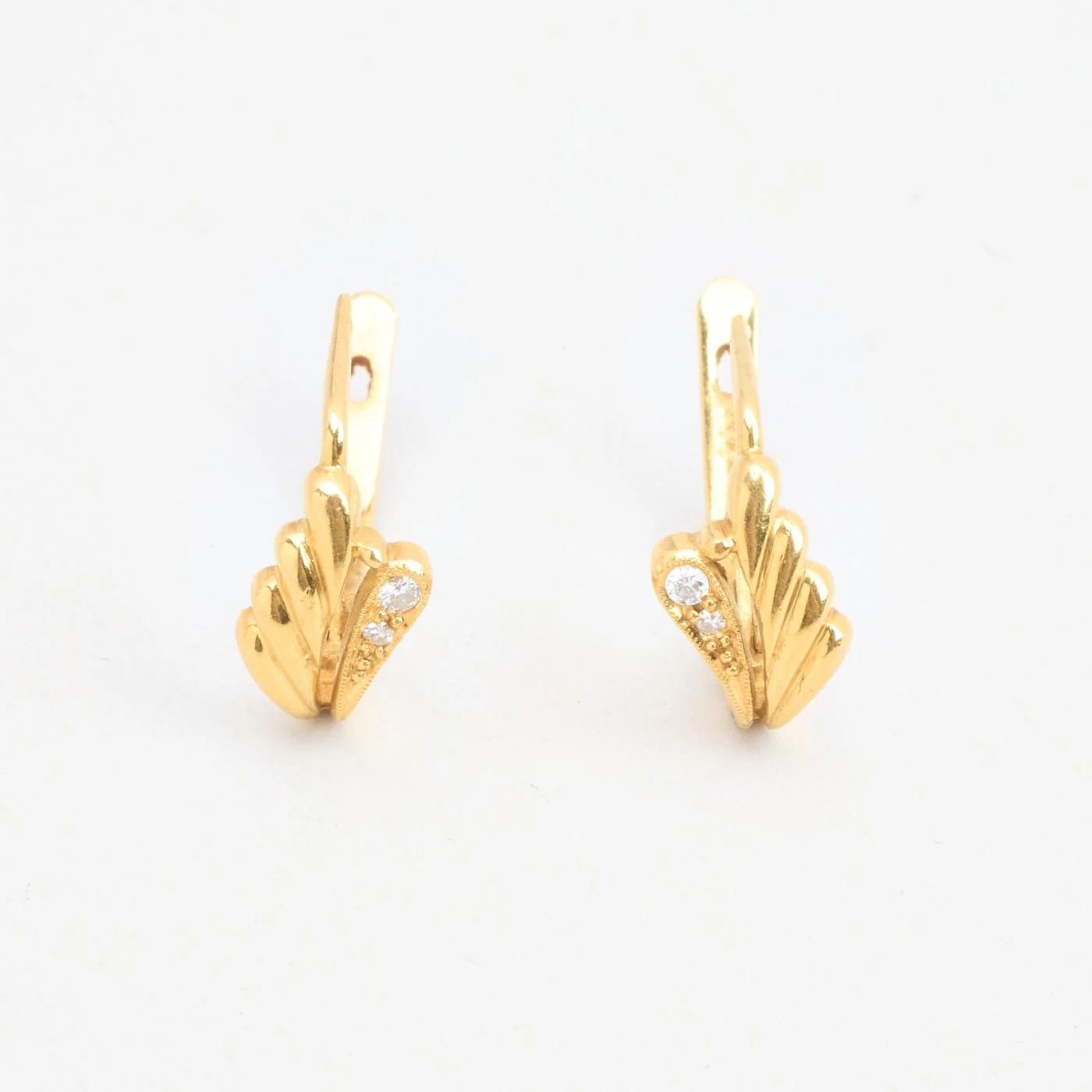 Organisk Huggies med diamant (0.05 ct) i 18K guld, 1.5 cm, - Image 2