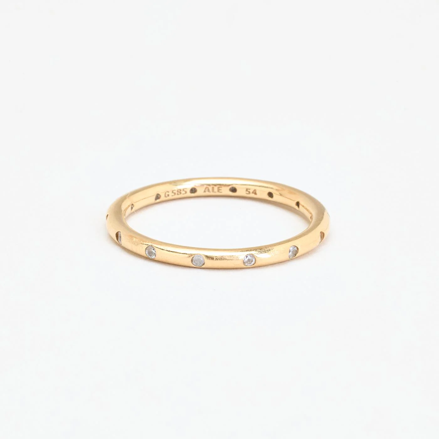 Pandora Simple Sparkling alliansring i 14K guld med en zirkonia strl. 17.2 / strl. 54