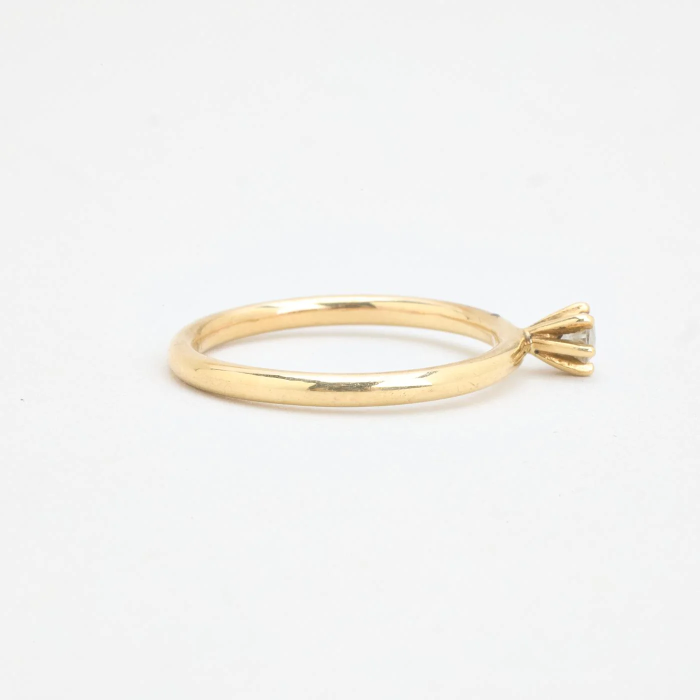 Klassisk solitärring i 8K guld med en zirkonia strl. 16.9 / strl. 53 - Image 4