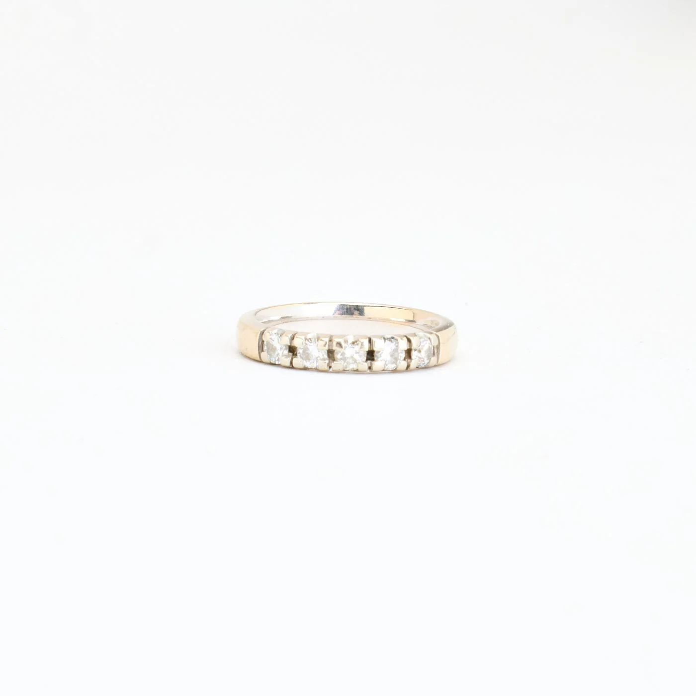 Alliansring med diamant (0.5 ct) i 14K vitt guld strl. 17.5 / strl. 55