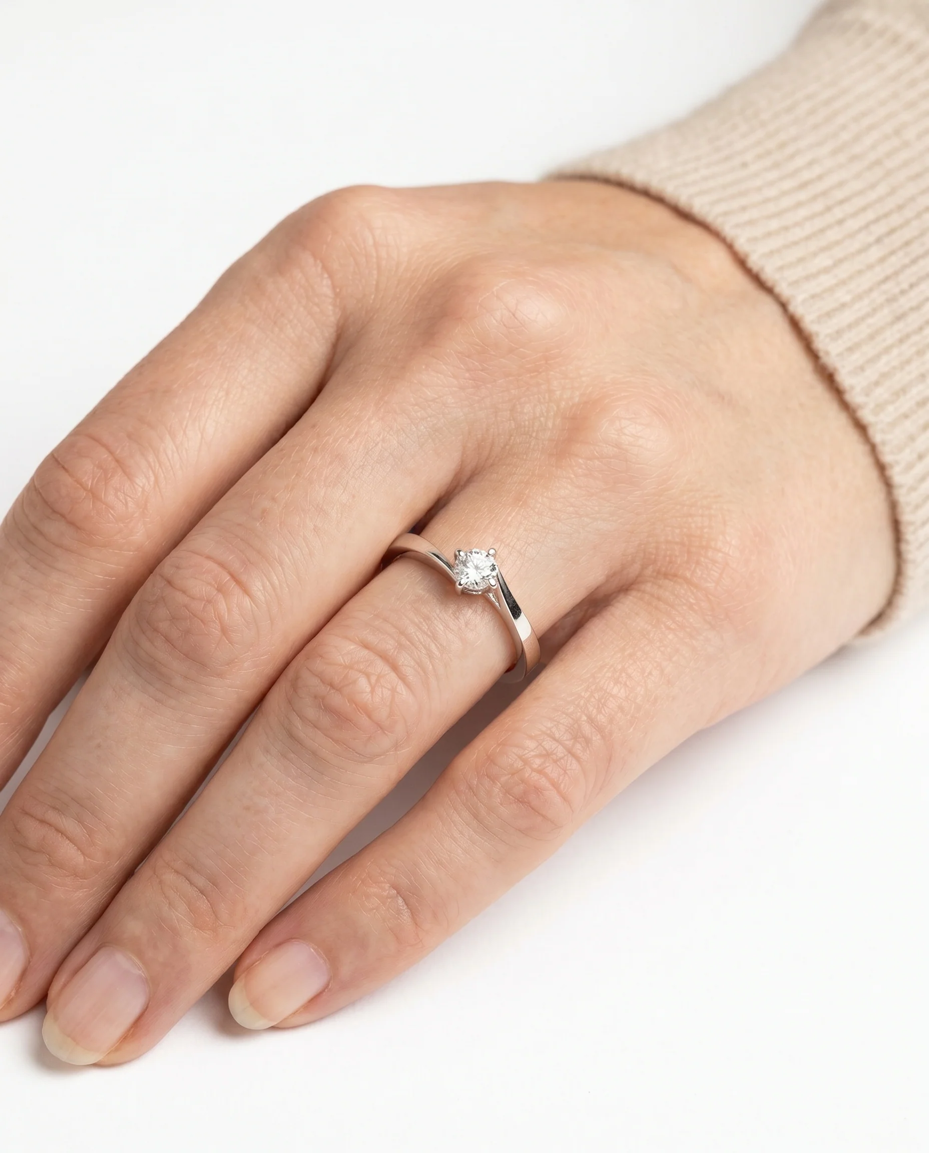 Klassisk solitärring med diamant (0.27 ct) i 18K guld strl. 17.2 / strl. 54 - Image 2
