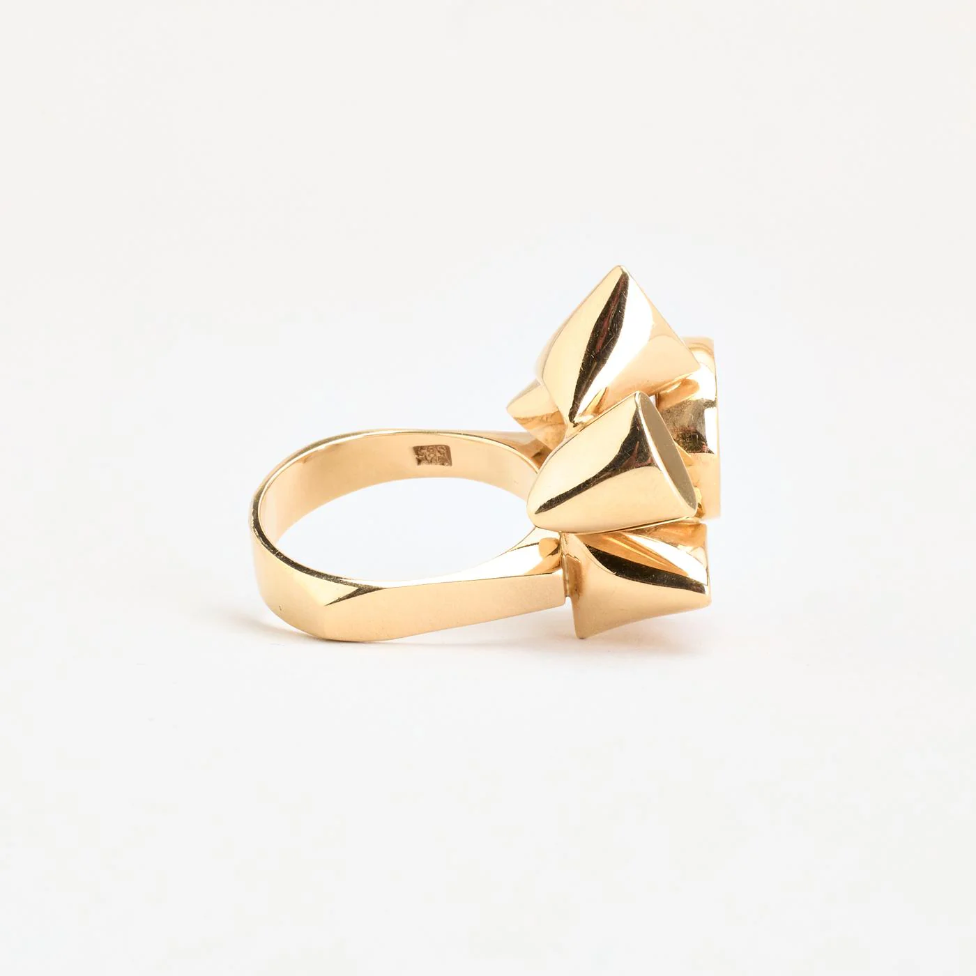 Geometrisk statementring i 14K guld med en opal strl. 17.8 / strl. 56 - Image 2