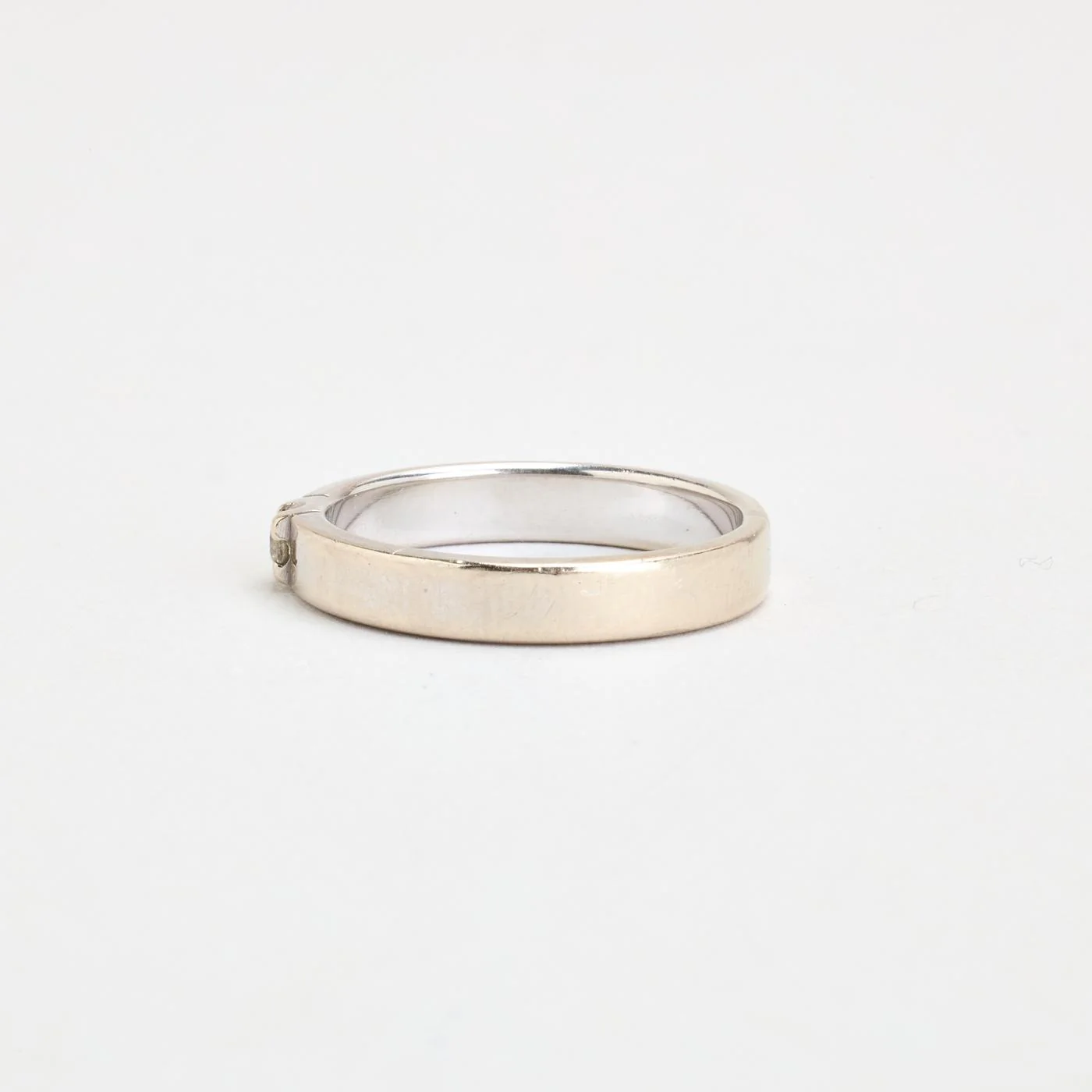 Alliansring med diamant (0.08 ct) i 14K vitt guld strl. 17.8 / strl. 56 - Image 5
