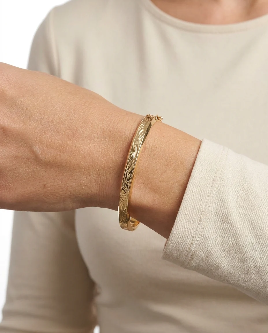 Mejslad armring med lås i 14K guld, 6.2 cm, 11.89 g - Image 2