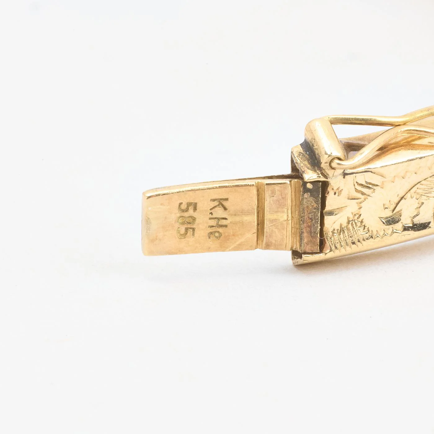 Mejslad armring med lås i 14K guld, 6.2 cm, 11.89 g - Image 6