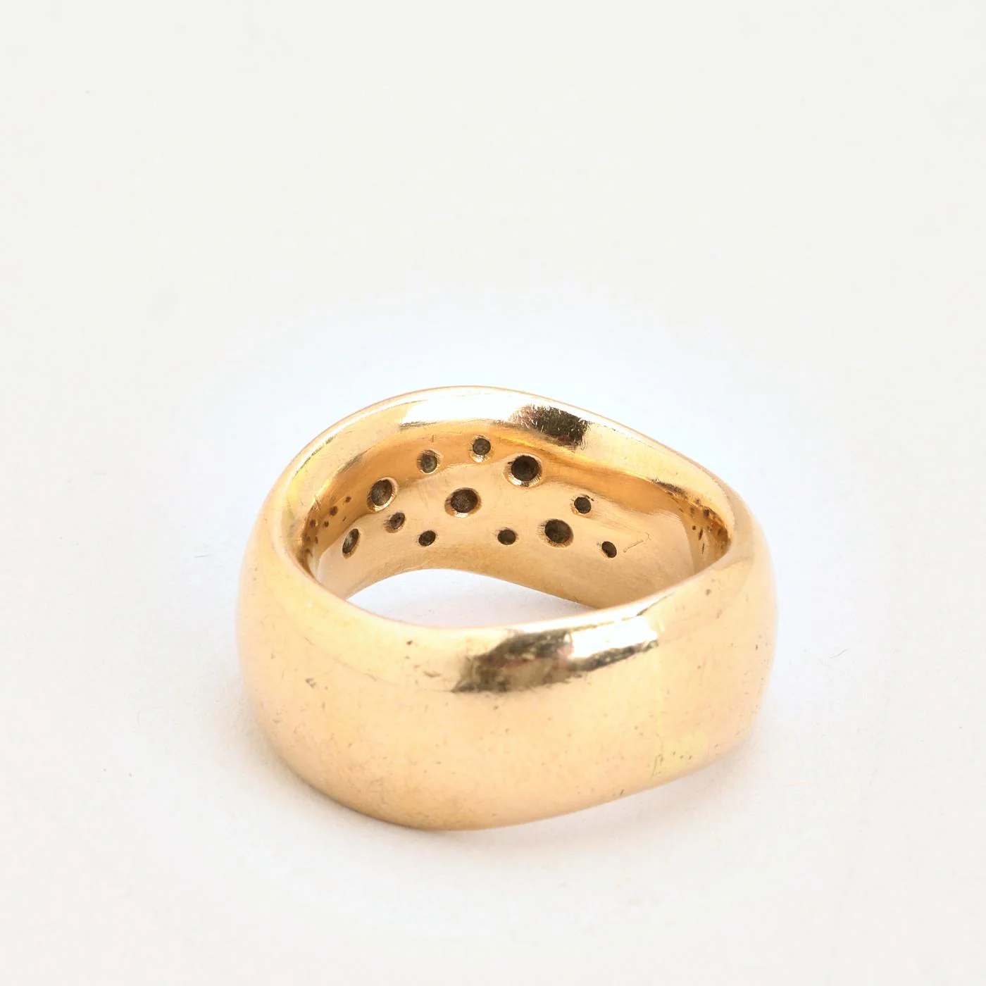 Organisk vigselring med diamant (0.3 ct) i 14K guld, 52 cm, strl. 16.6 / strl. 52 - Image 4