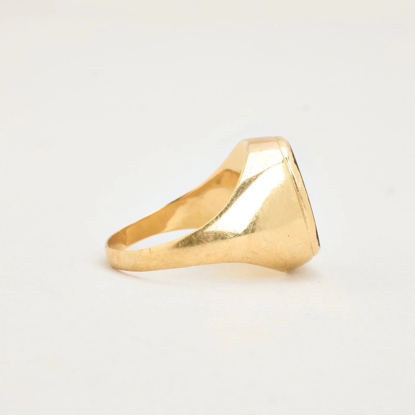 Klackring i 14K guld med en onyx strl. 20.1 / strl. 63 - Image 2