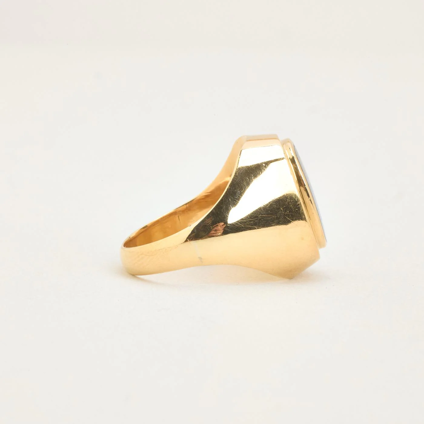 Klackring i 14K guld med en onyx strl. 20.1 / strl. 63 - Image 2