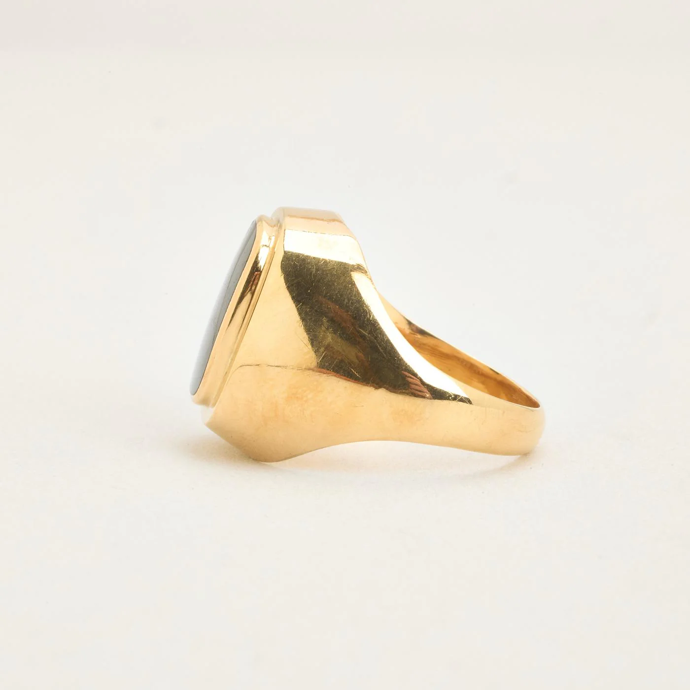 Klackring i 14K guld med en onyx strl. 20.1 / strl. 63 - Image 3