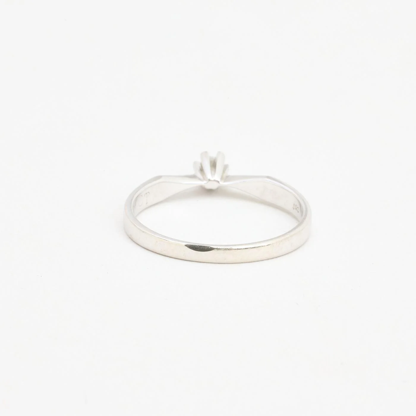 Klassisk solitärring med diamant (0.05 ct) i 14K vitt guld strl. 17.2 / strl. 54 - Image 4