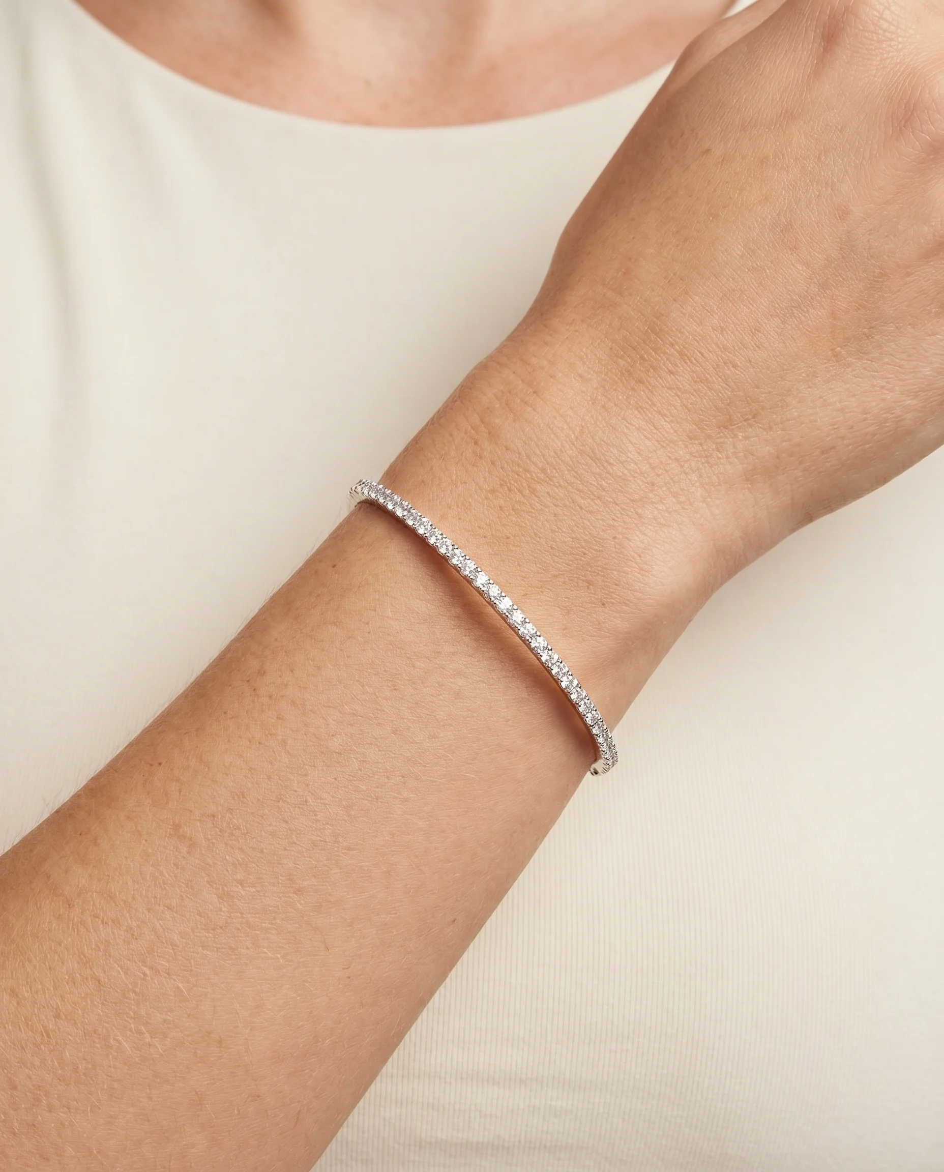 Klassisk armring med lås i 14K vitt guld med en zirkonia, 6.5 cm, 7.3 g - Image 2