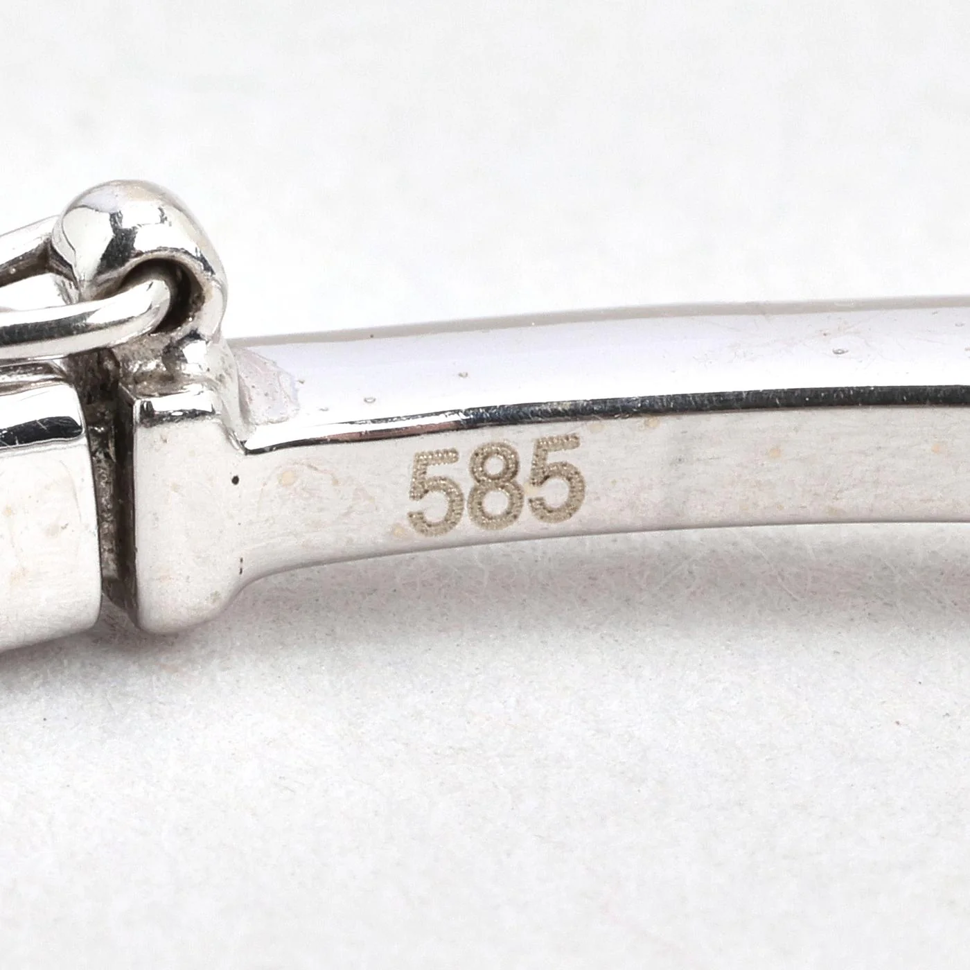 Klassisk armring med lås i 14K vitt guld med en zirkonia, 6.5 cm, 7.3 g - Image 7
