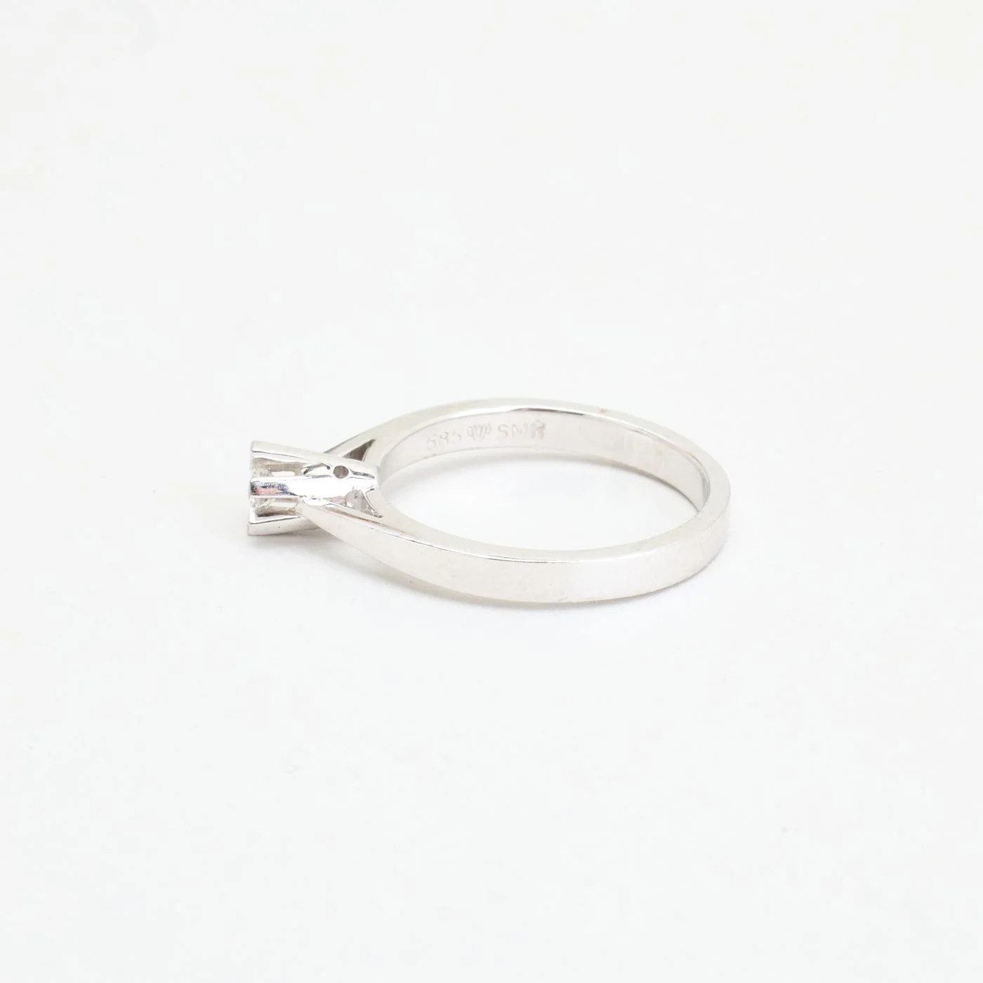 Klassisk solitärring med diamant (0.1 ct) i 14K vitt guld strl. 17.2 / strl. 54 - Image 5
