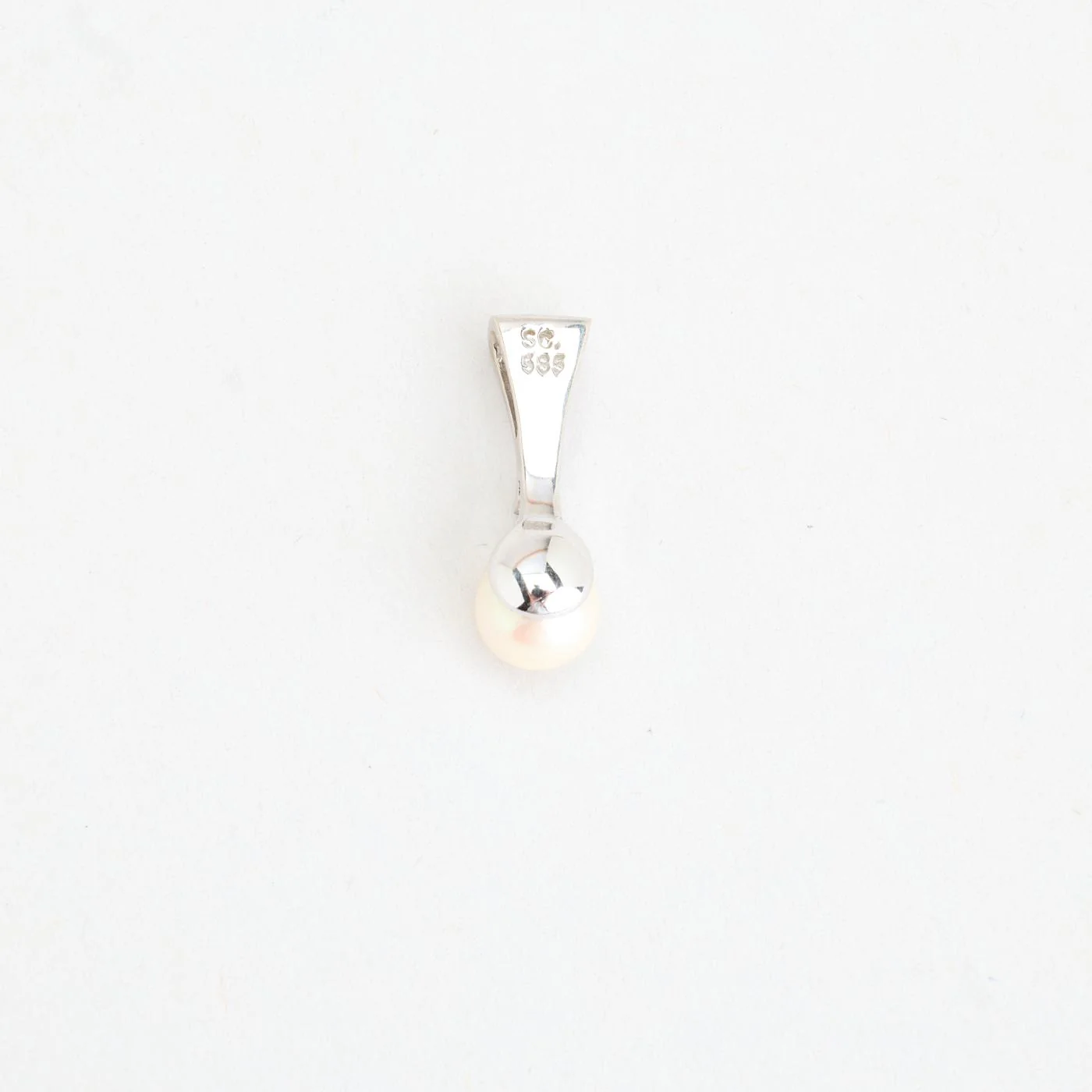 Hänge med diamant (0.03 ct) i 14K vitt guld med en pärla, 1.6 cm, 1.15 g - Image 3