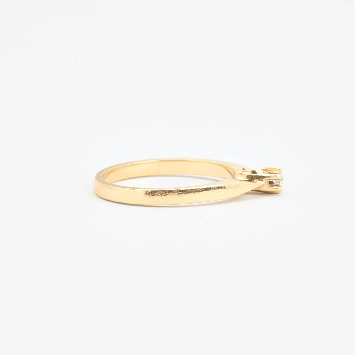 Klassisk solitärring med diamant (0.05 ct) i 14K guld strl. 17.8 / strl. 56 - Image 5