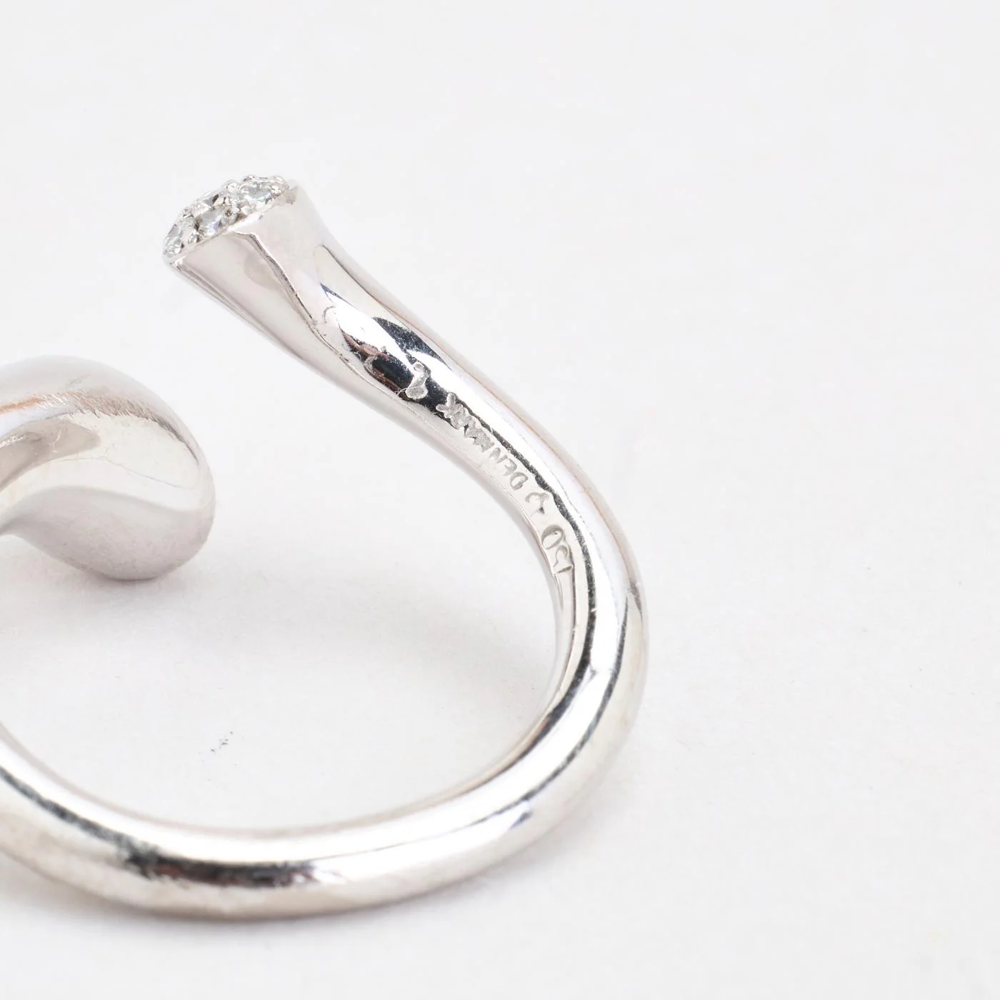 Georg Jensen Carnival Crossoverring med diamant (0.15 ct) i 18K guld med en turmalin strl. 17.2 / strl. 54 - Image 5