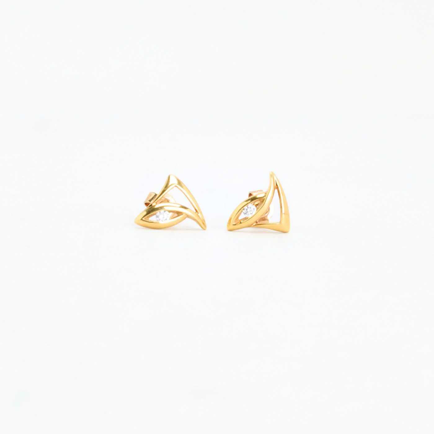 Geometrisk örhängen med stift i 8K guld med en zirkonia, 1.1 cm, - Image 4