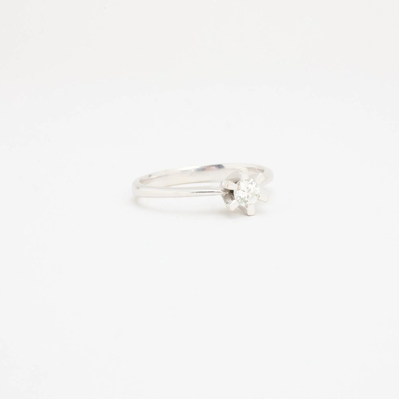 Solitärring i 14K vitt guld med diamant (0.19 ct), Strl. 15.9 / Strl. 50 - Image 3