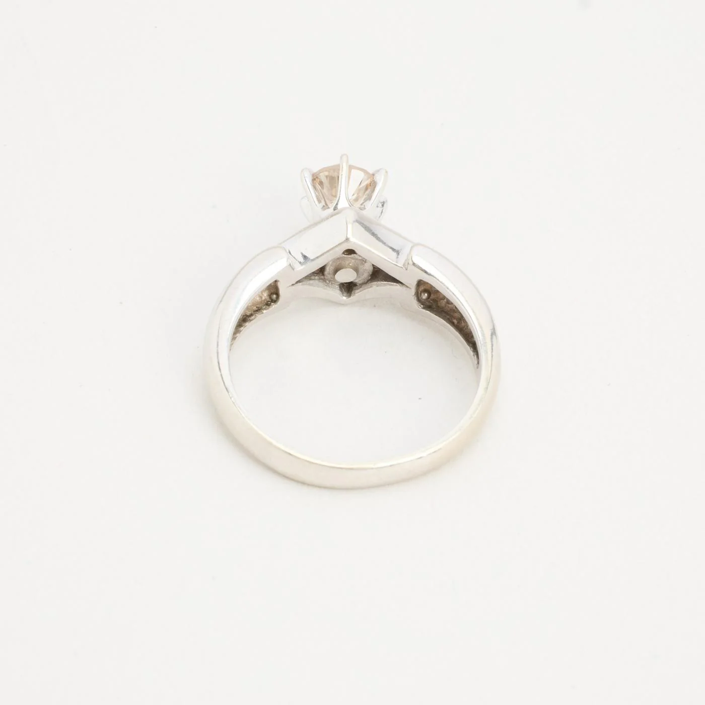 Solitärring med diamant (0.67 ct) i 14K vitt guld strl. 17.5 / strl. 55 - Image 4