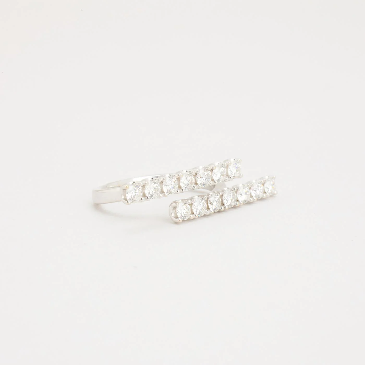 Crossoverring med diamant (0.98 ct) i 18K vitt guld strl. 15.9 / strl. 50 - Image 3