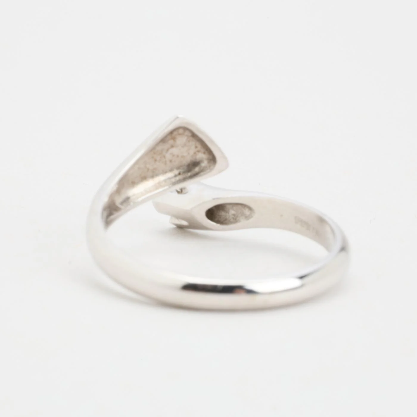 Crossoverring med diamant (0.05 ct) i 14K vitt guld strl. 17.8 / strl. 56 - Image 4