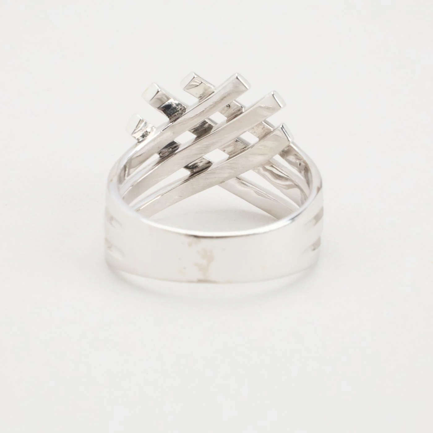 Crossoverring med diamant (0.18 ct) i 14K vitt guld strl. 16.9 / strl. 53 - Image 4