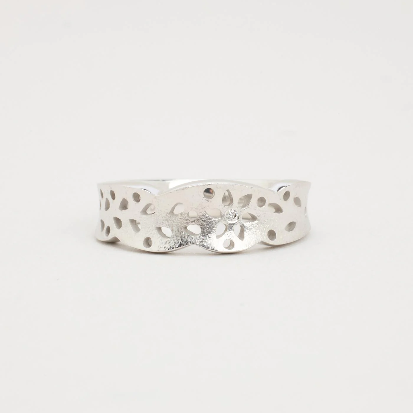 Ole Lynggaard Lace spetsring med diamant (0.01 ct) i 18K vitt guld strl. 17.2 / strl. 54 - Image 5
