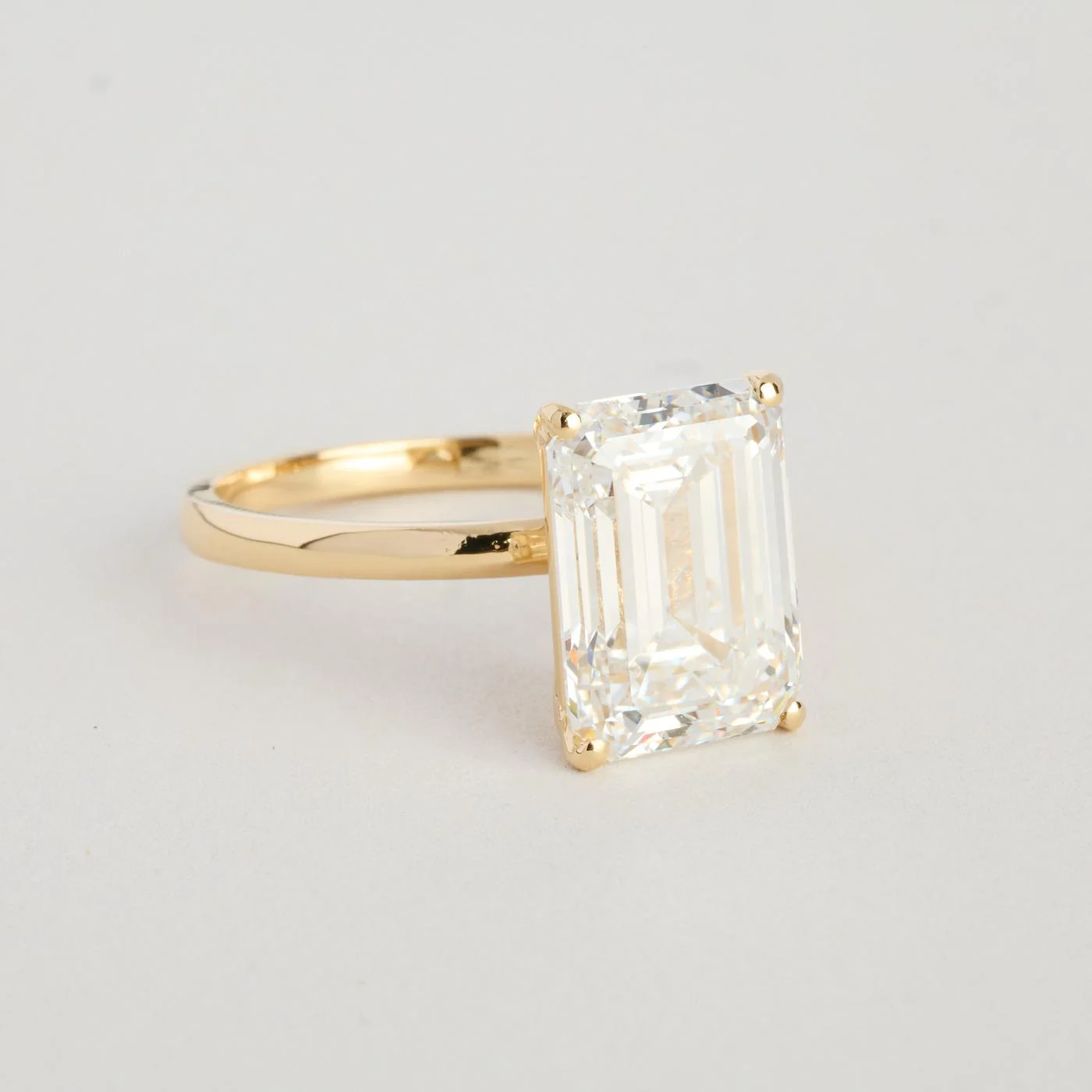 Solitärring med diamant (5.12 ct) i 18K guld strl. 17.5 / strl. 55 - Image 3