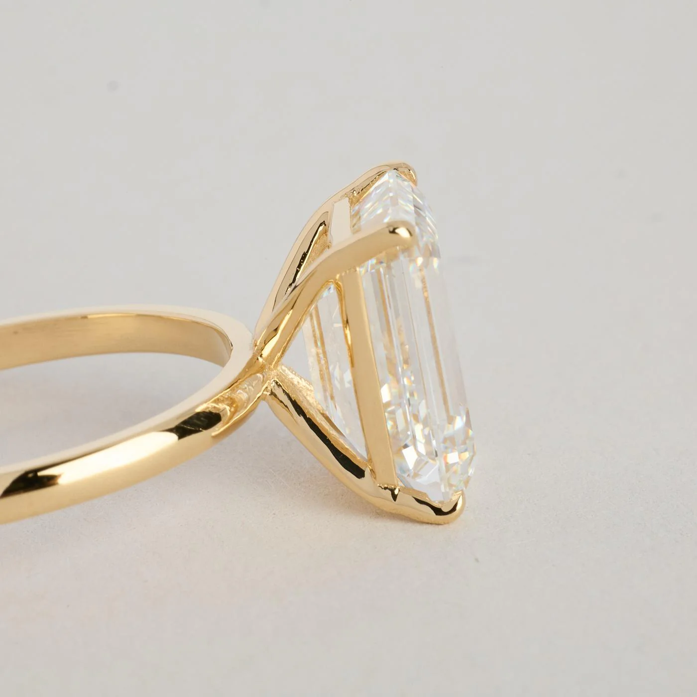Solitärring med diamant (5.12 ct) i 18K guld strl. 17.5 / strl. 55 - Image 6