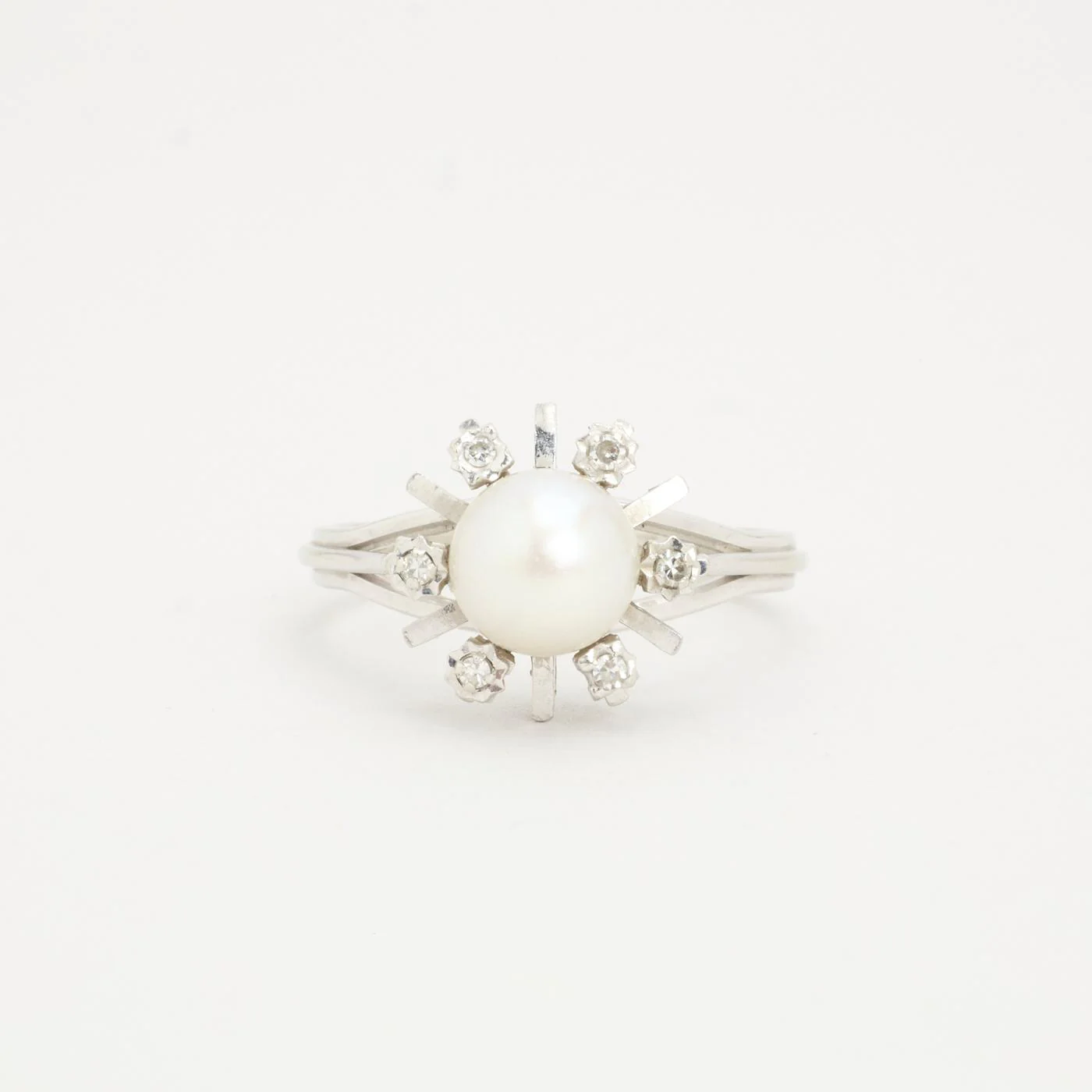 Pärlring med diamant (0.03 ct) i 14K vitt guld med en pärla strl. 18.1 / strl. 57 - Image 2