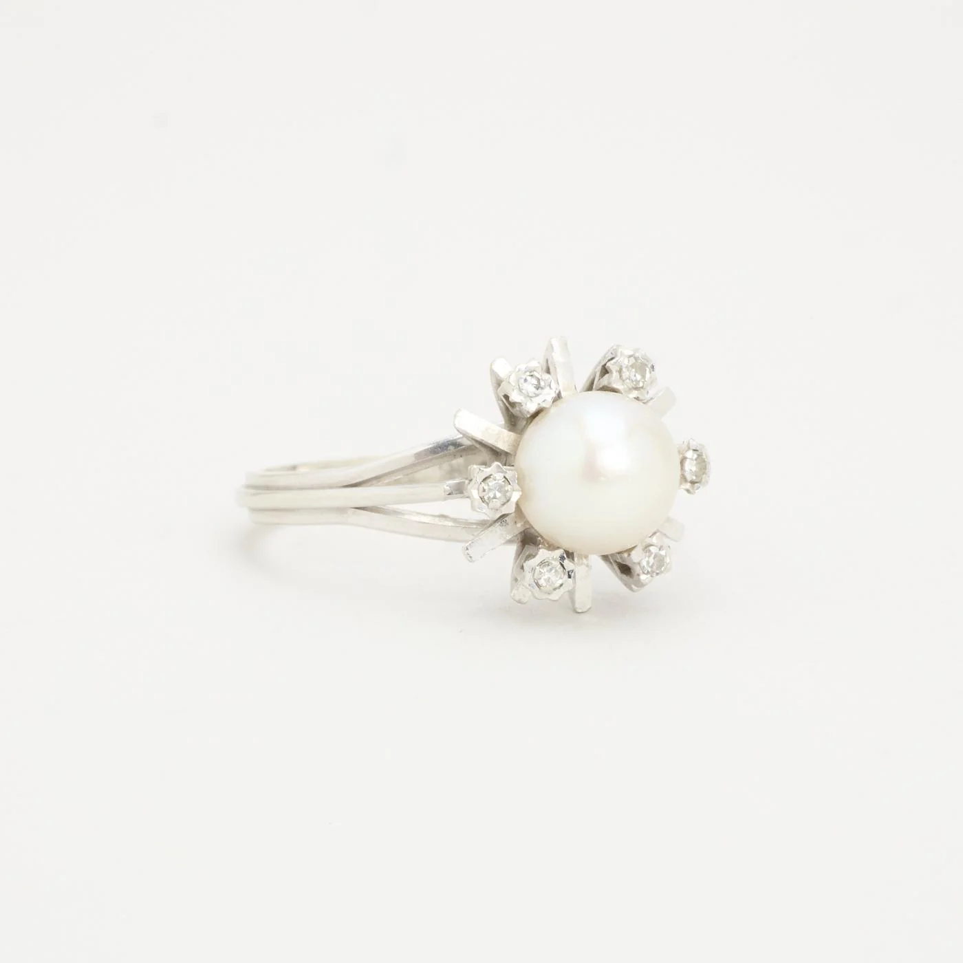 Pärlring med diamant (0.03 ct) i 14K vitt guld med en pärla strl. 18.1 / strl. 57 - Image 3