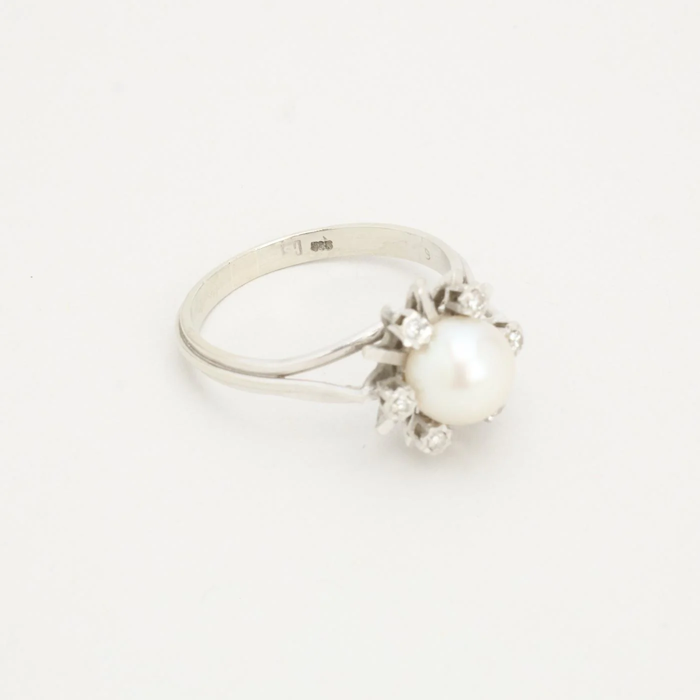 Pärlring med diamant (0.03 ct) i 14K vitt guld med en pärla strl. 18.1 / strl. 57 - Image 4