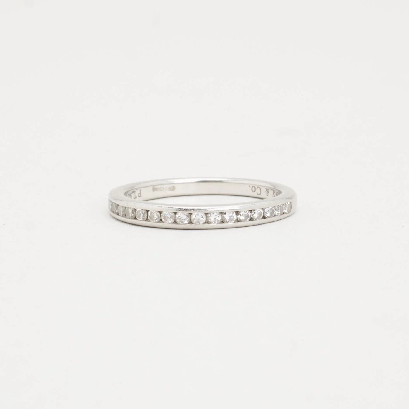 Tiffany & Co. Wedding Band alliansring med diamant (0.12 ct) i 18K vitt guld strl. 15.6 / strl. 49 - Image 2
