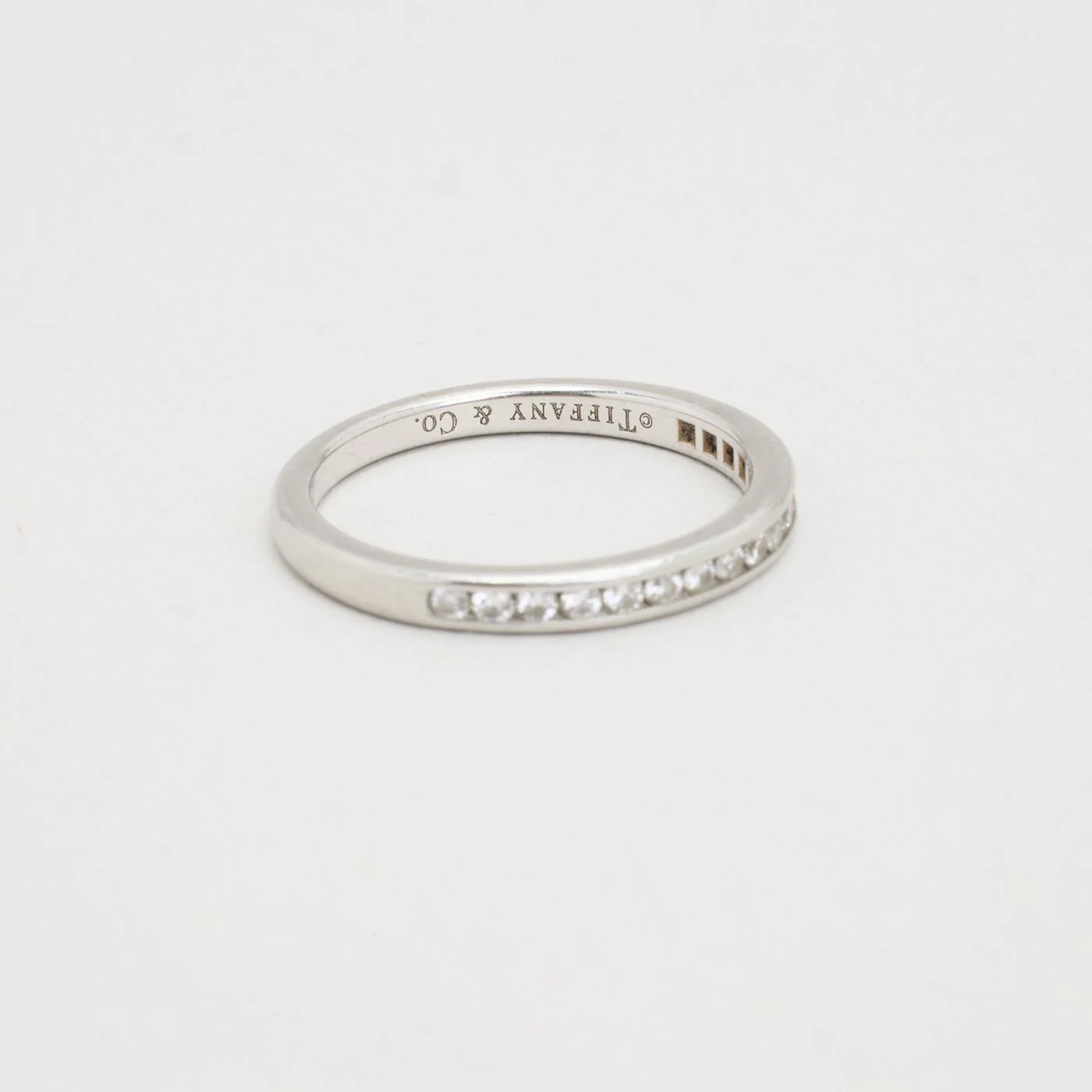 Tiffany & Co. Wedding Band alliansring med diamant (0.12 ct) i 18K vitt guld strl. 15.6 / strl. 49 - Image 4