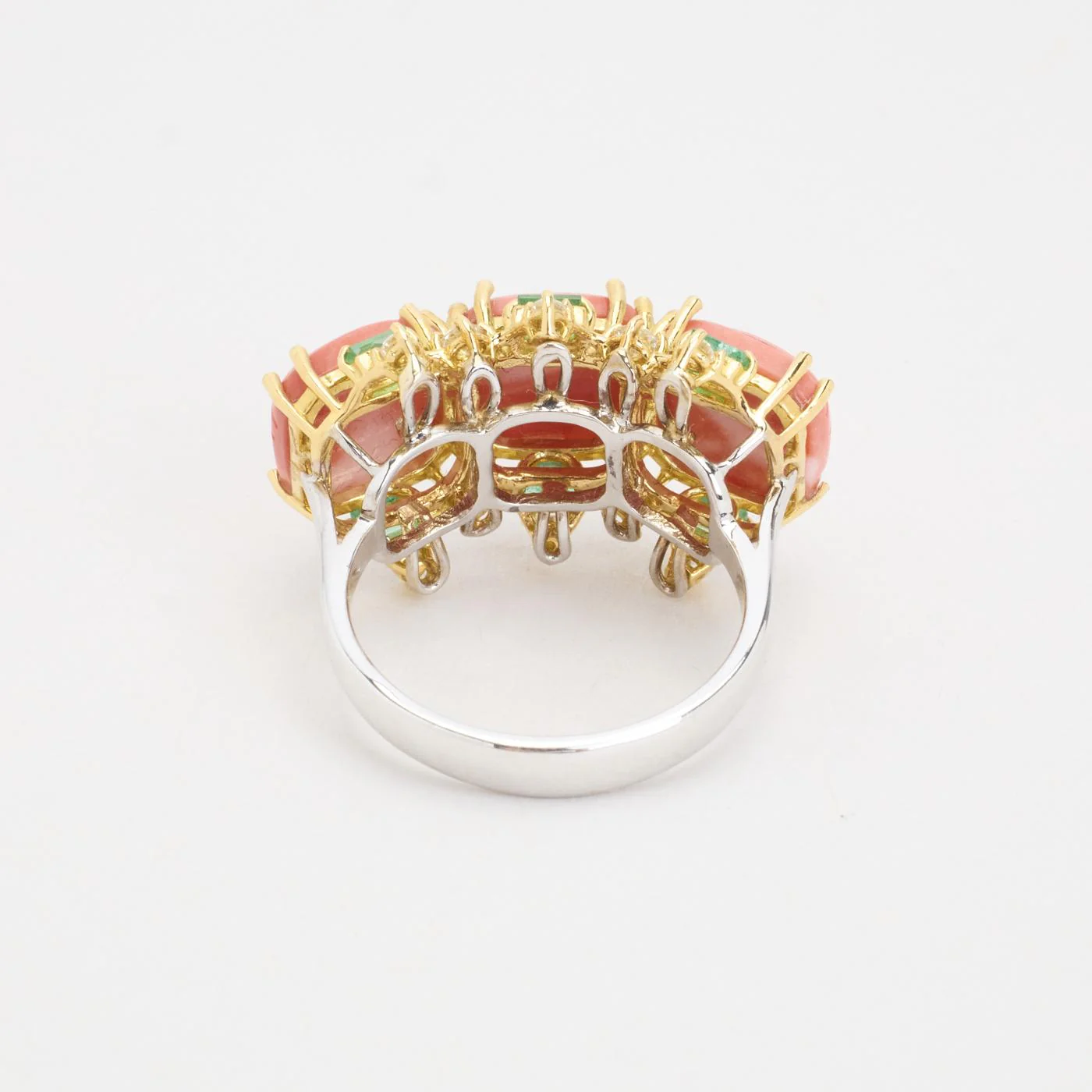 Tre stenar ring med diamant (0.14 ct) i 18K guld och vitt guld strl. 18.1 / strl. 57 - Image 3