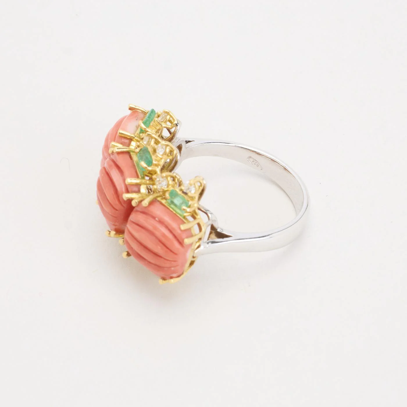 Tre stenar ring med diamant (0.14 ct) i 18K guld och vitt guld strl. 18.1 / strl. 57 - Image 4