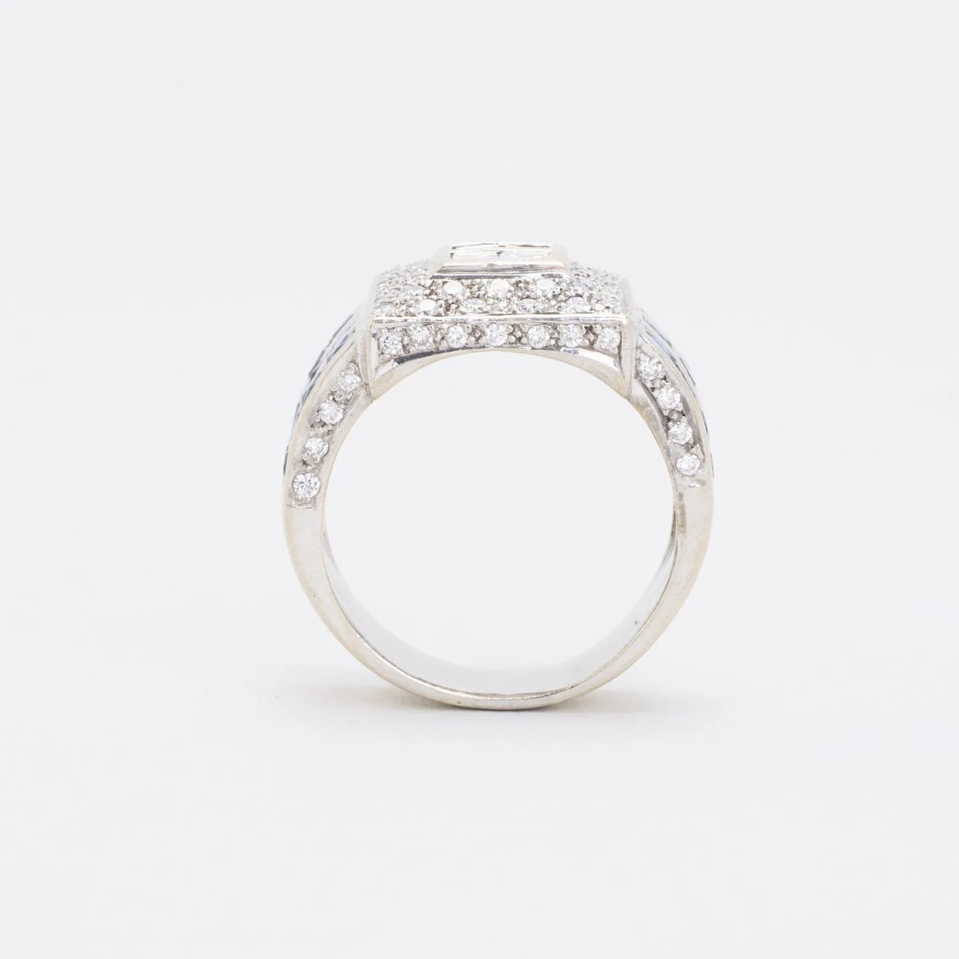 Cocktailring i 18K vitguld med diamanter (0,3 ct) och safirer, Strl. 18.1 / Strl. 57 - Image 3