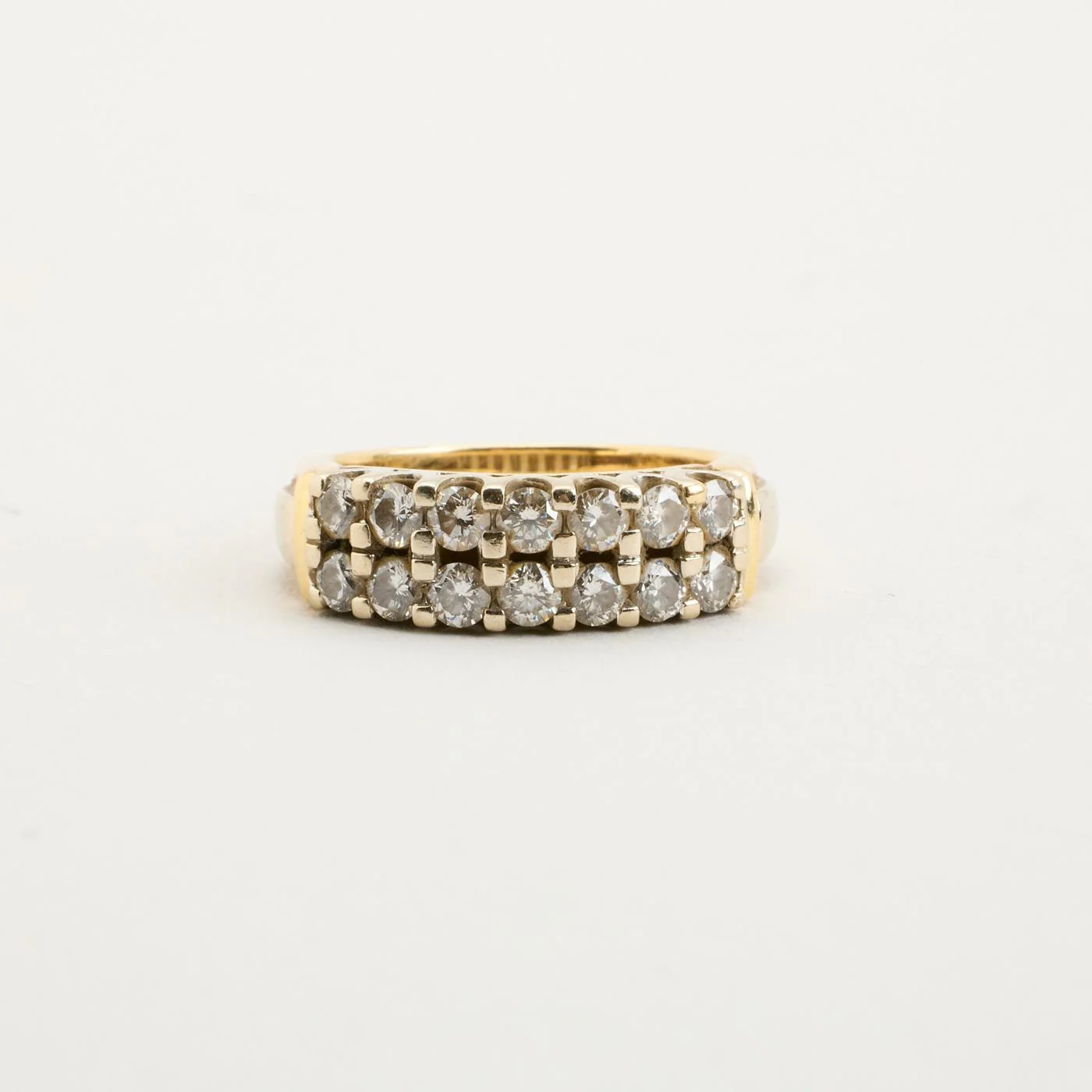 Pavéring med diamant (0.97 ct) i 14K guld och vitt guld strl. 15.9 - 16.2 / strl. 50 - 51