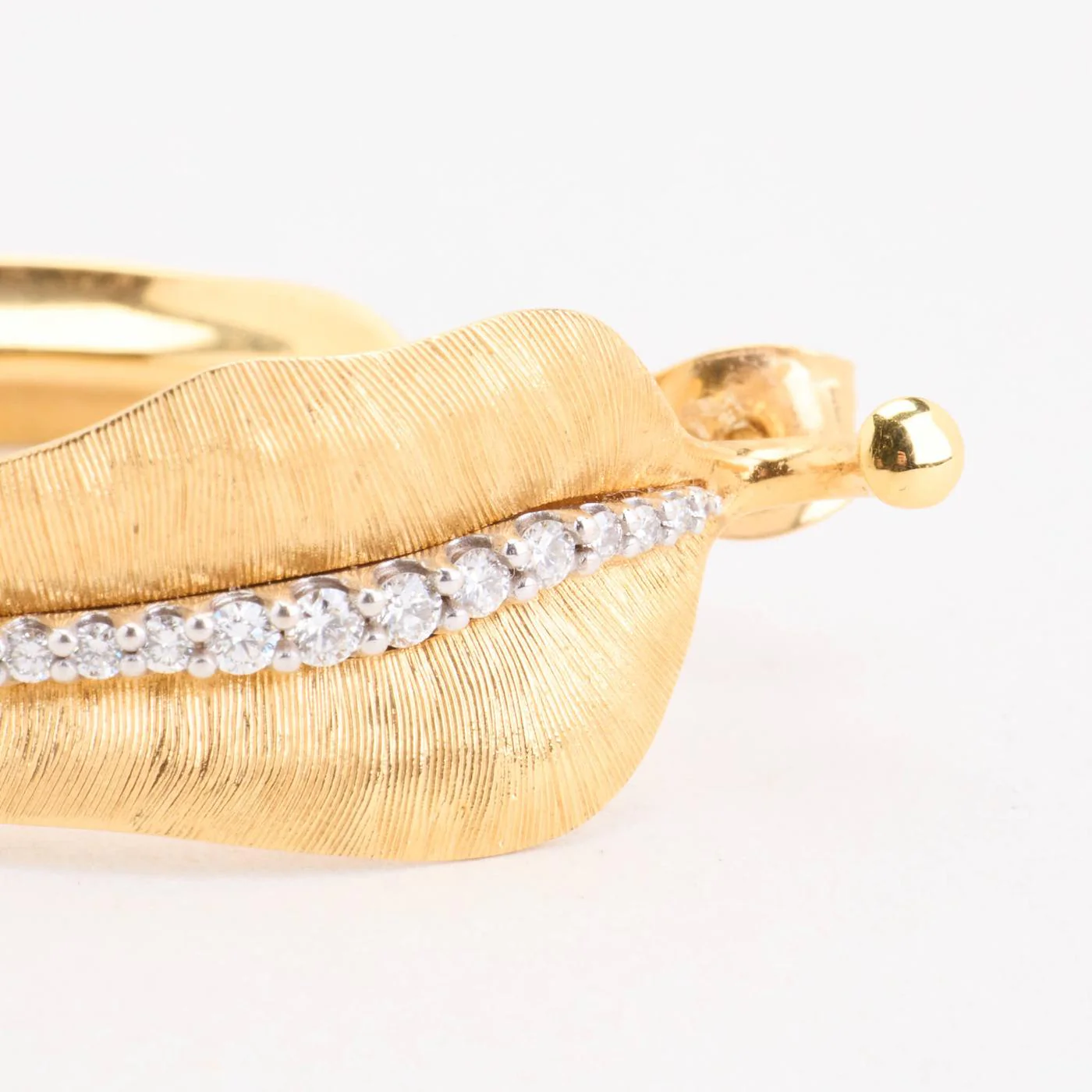 Ole Lynggaard Leaves creoler med diamant i 18K guld, 3.4 cm, - Image 4
