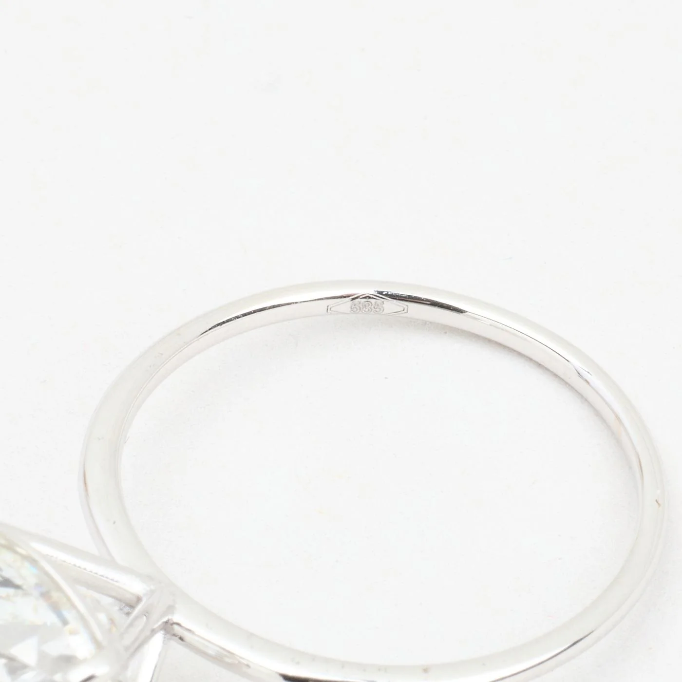 Klassisk solitärring med diamant (4 ct) i 4K vitt guld strl. 17.5 / strl. 55 - Image 6
