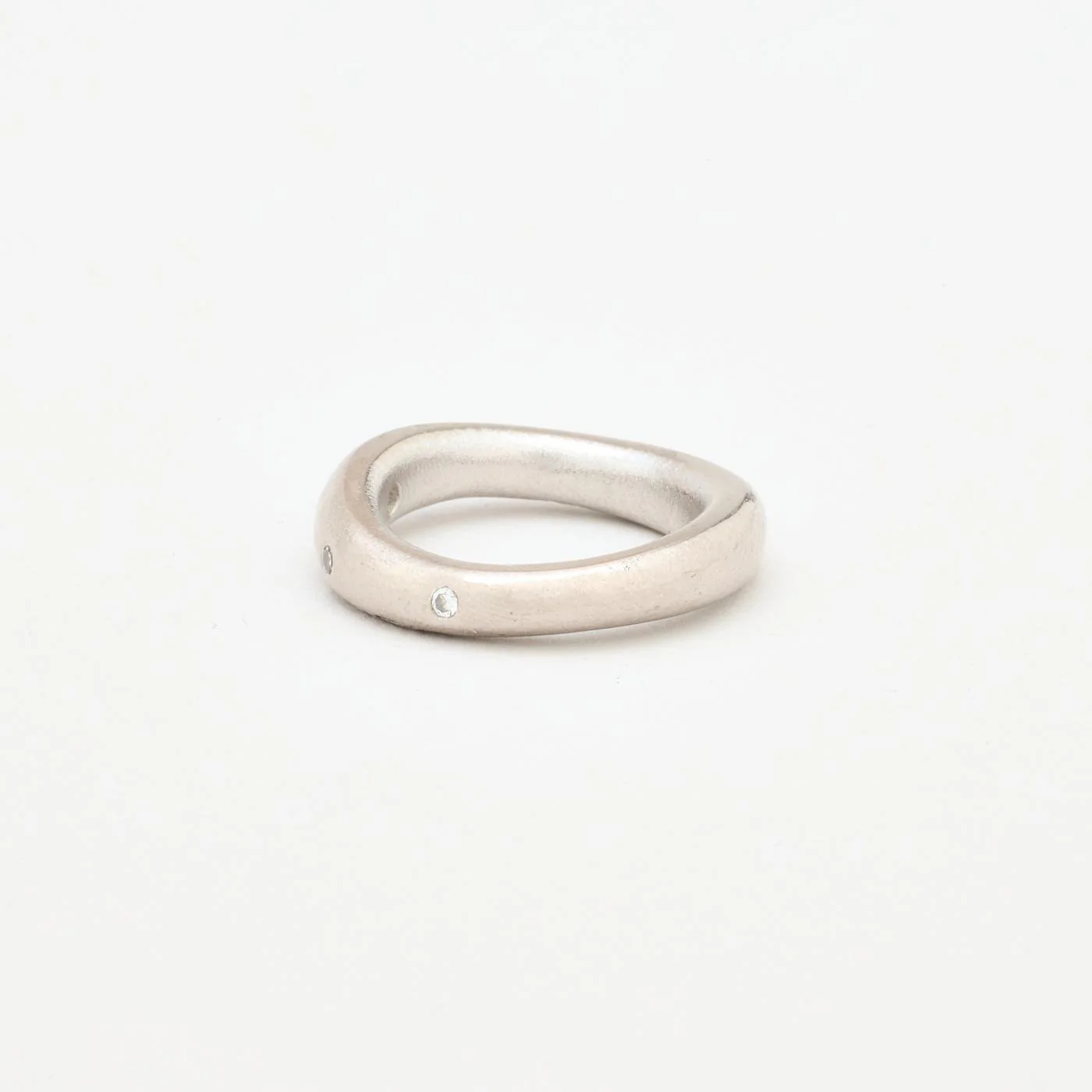 Ole Lynggaard Love 4 band med diamant (0.06 ct) i 18K vitt guld strl. 15.9 / strl. 50 - Image 5