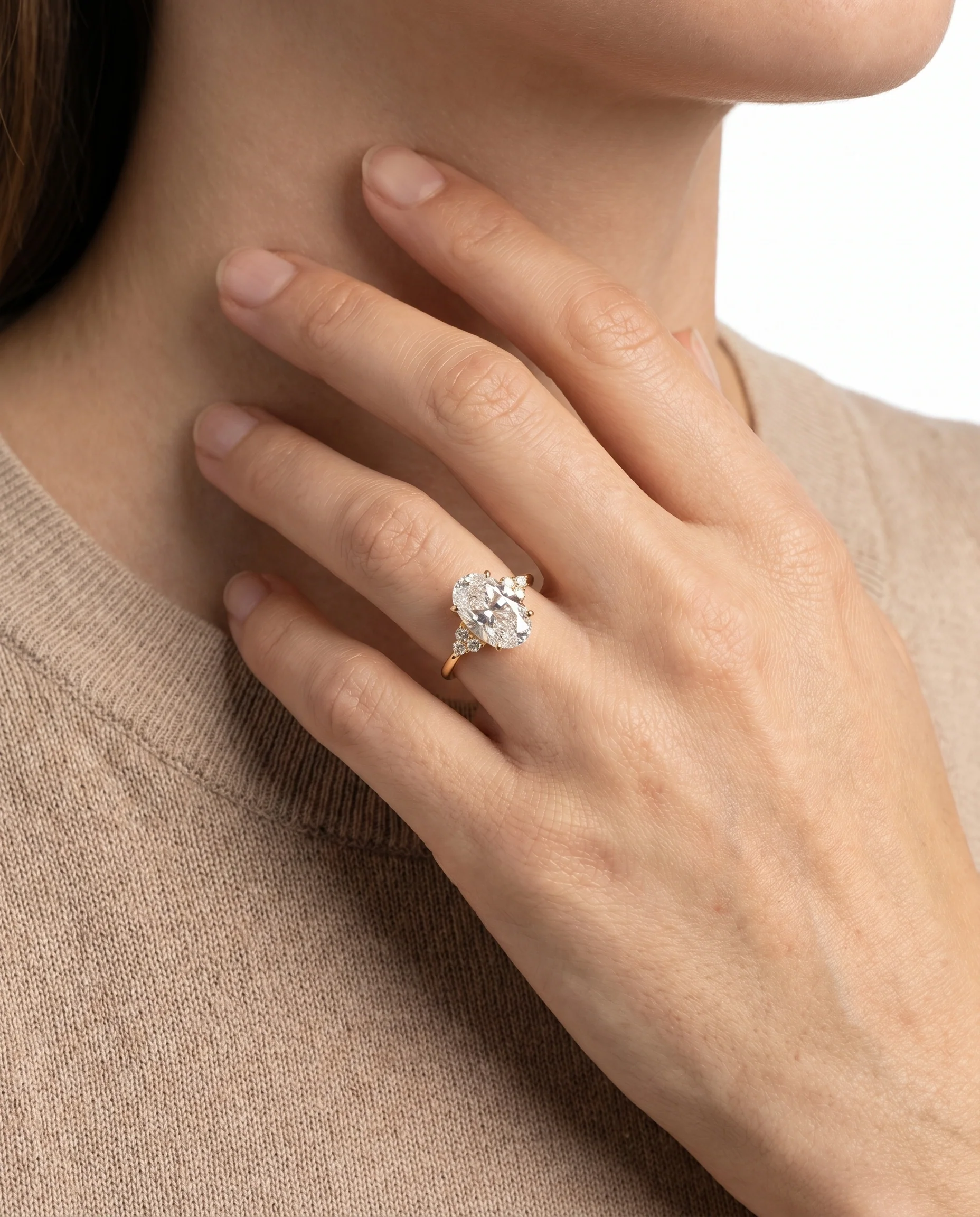 Oval solitärring med diamant (4 ct) i 14K guld strl. 17.2 / strl. 54 - Image 2